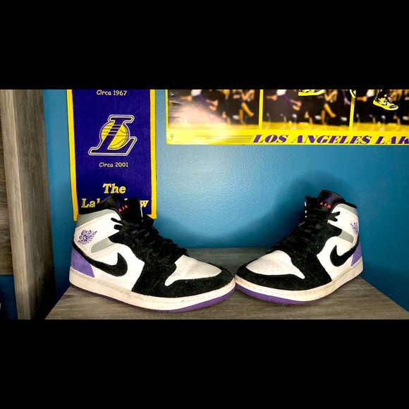 Air jordan 1 mid SE varsity purple